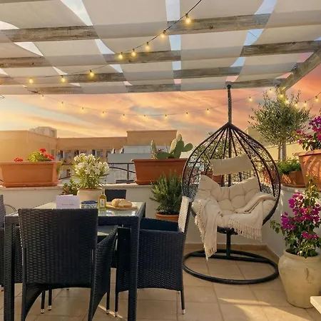 Tatiana - Historic With Private Rooftop Terrace Feriehus